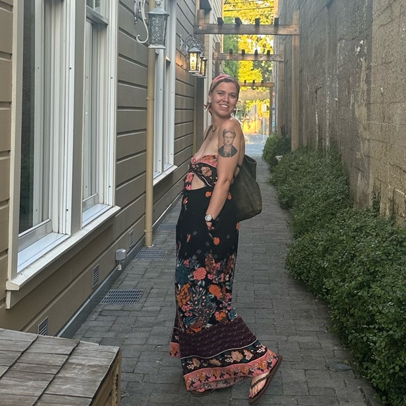 Meet your Posher, Sienna - Picture 3 of 4